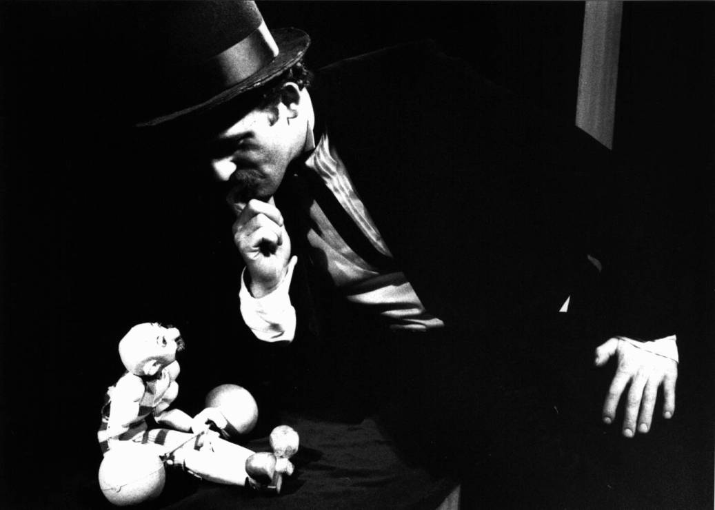 Locandina di Figura Gigante, Laura Malaterra, teatro, Compagnia del Bagatto, Il Dottor Bostik, Nico Orengo, Dino Arru, Giuseppe Gromi, Fulvio Massano, Lionetta Scena