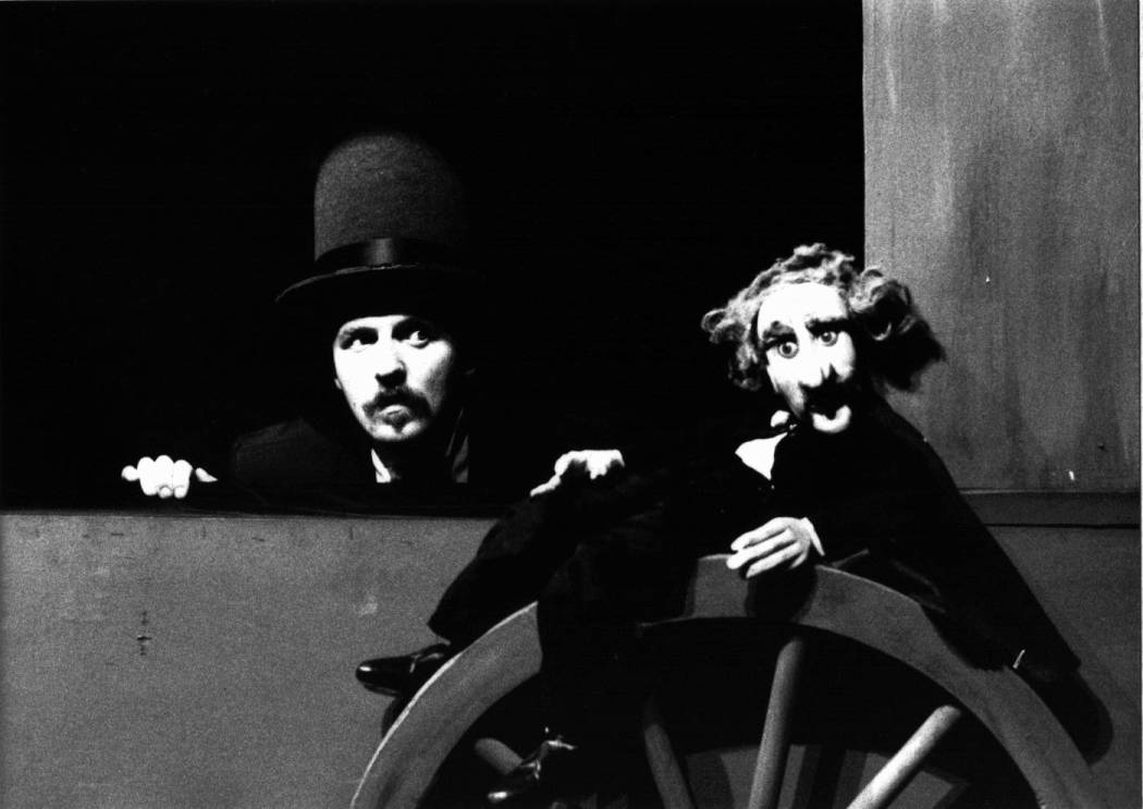 Locandina di Figura Gigante, Laura Malaterra, teatro, Compagnia del Bagatto, Il Dottor Bostik, Nico Orengo, Dino Arru, Giuseppe Gromi, Fulvio Massano, Lionetta Scena