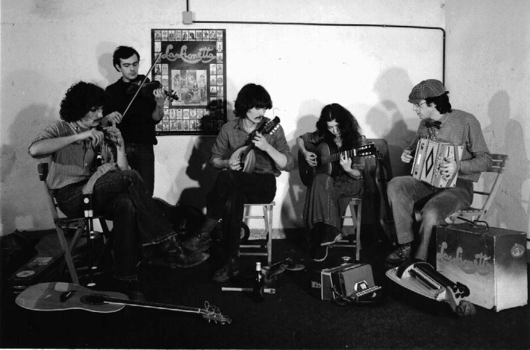 Laura Malaterra, La Lionetta, folk eclettrico, Roberto Aversa, Maurizio Bertani, Marco Maria Ghio, Vincenzo Gioanola, voce, cornamusa,, chitarra acustica, basso elettrico, mandolino, violino, chitarra elettrica, viola, dudel sack, dulcimer, ghironda, organetti, batteria