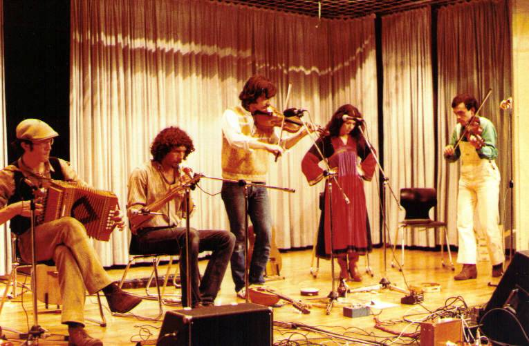 Laura Malaterra, La Lionetta, folk eclettrico, Roberto Aversa, Maurizio Bertani, Marco Maria Ghio, Vincenzo Gioanola, voce, cornamusa,, chitarra acustica, basso elettrico, mandolino, violino, chitarra elettrica, viola, dudel sack, dulcimer, ghironda, organetti, batteria